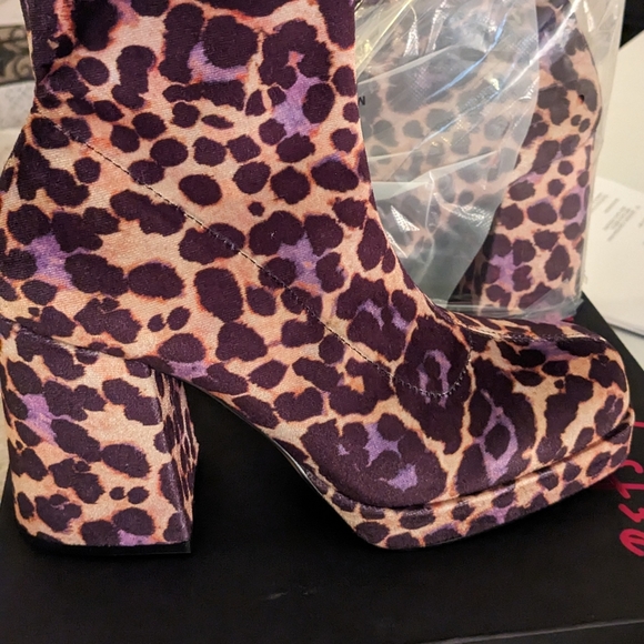 Betsy Johnson Boots - Picture 4 of 6